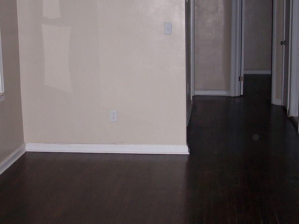 2nd image of 9618 Beech Daly Rd