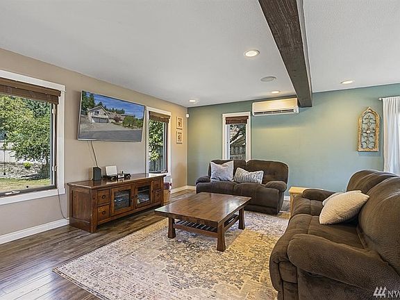 5th image of 10502 120th Avenue Ct NW