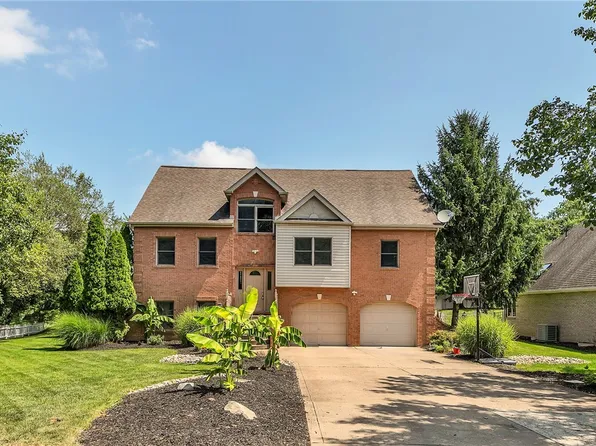 2101 Toftrees Dr, Bridgeville, PA 15017