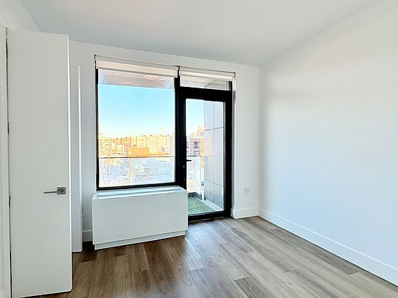 4th image of 228 E 135th St #502