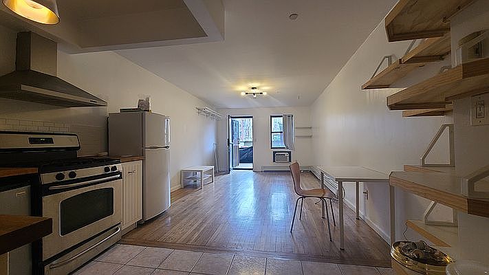 2nd image of 25 Orchard St #2