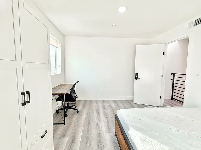 1329 W 36th St — Photo 13