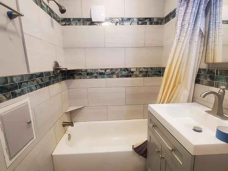 3929 Larchmont St — Photo 1