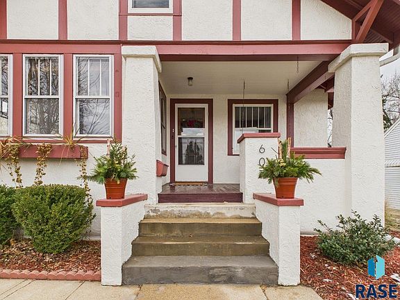 4th image of 607 S Menlo Ave