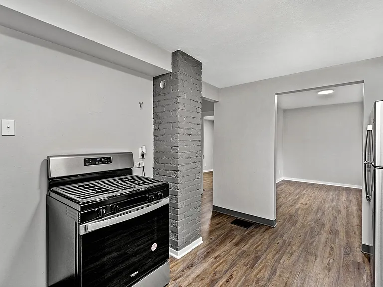 361 Vine St — Photo 14