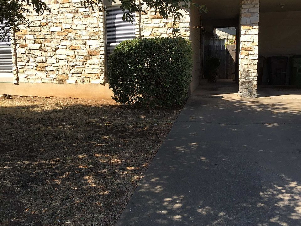 1st image of 422A Chisholm Valley Dr