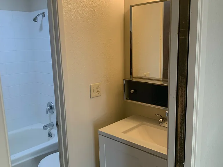 720 Adams St #10 — Photo 19