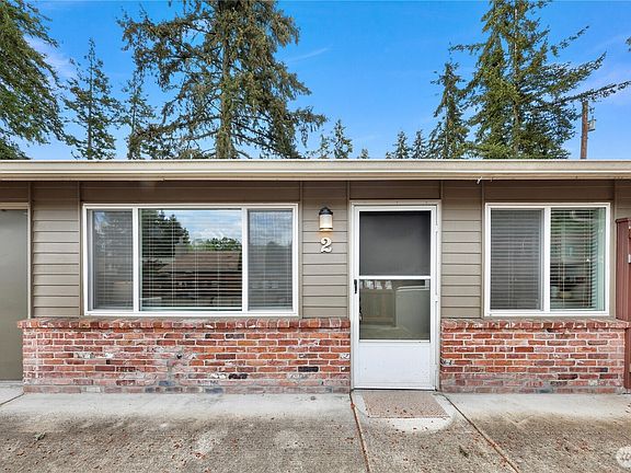 3rd image of 4050 W Lake Sammamish Parkway NE #2