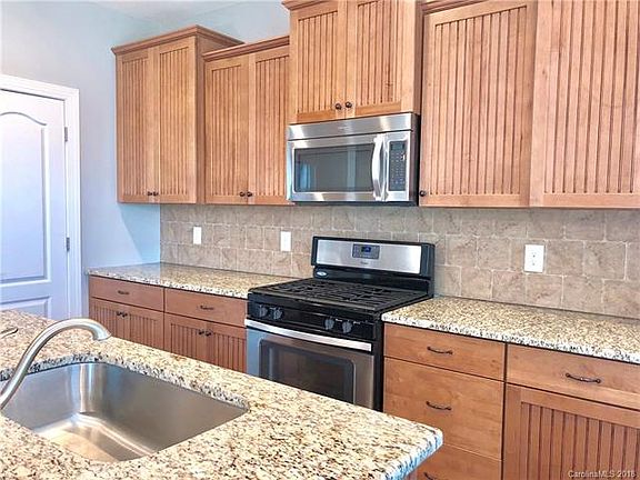 5th image of 206 Blossom Ridge Dr