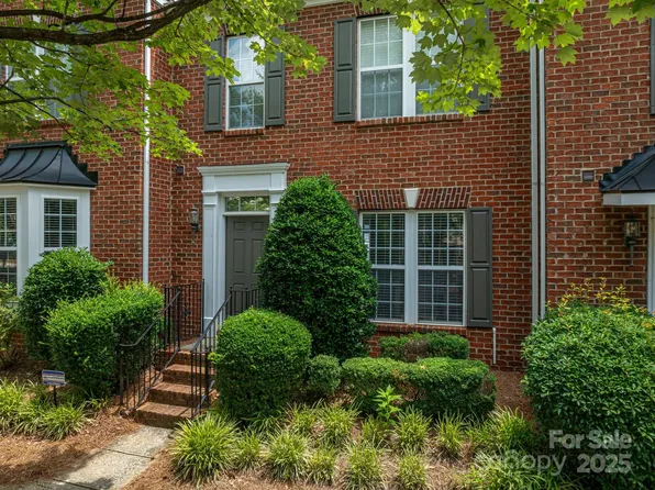 734 Naramore St, Davidson, NC 28036