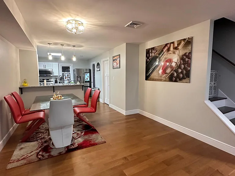 19 Race St — Photo 5