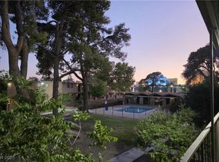 575 S Royal Crest Cir UNIT 26, Las Vegas, NV 89169