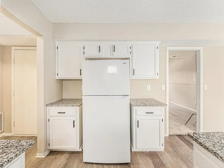 810 SW Pinebrook Village Dr — Photo 8