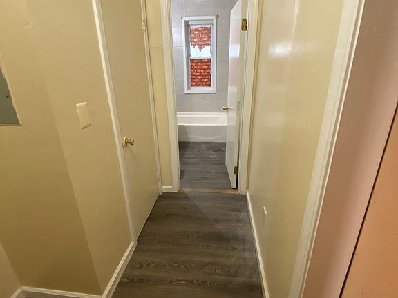 4th image of 12-20 Rockville St #14A