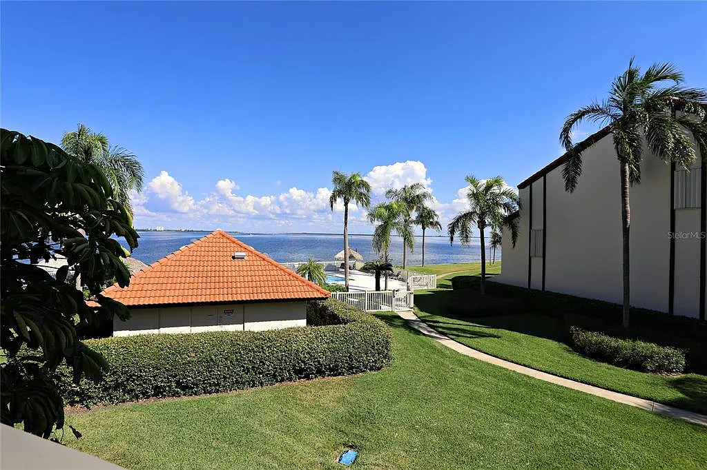 1 bed, 1.5 bath, 790 sqft, $2,300 — Photo 1