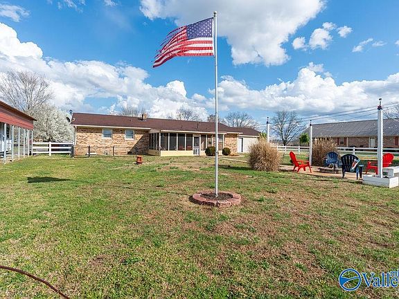 3rd image of 69 Robinwood Ln