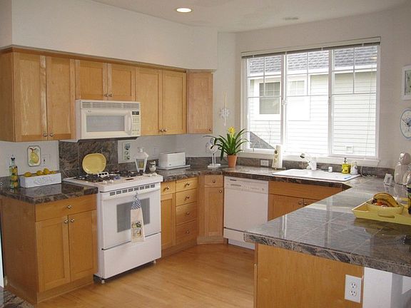 5th image of 6737 161st Ave SE Unit A