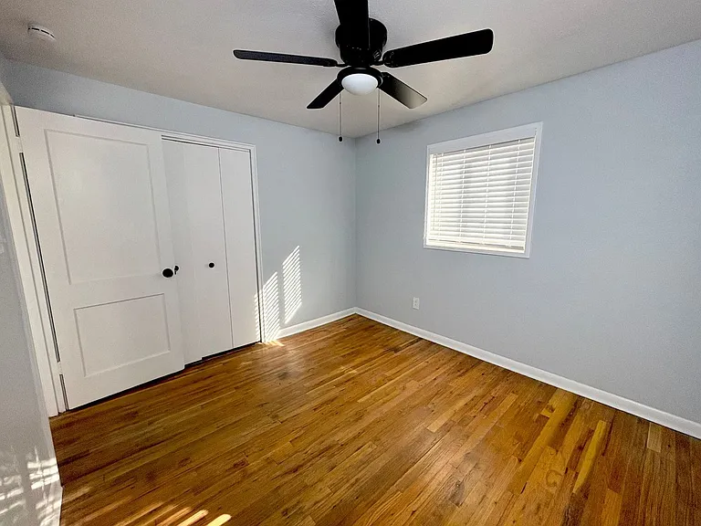 445 - 451 Glenview Ct. — Photo 5