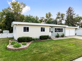 325 20th Ave NW, Minot, ND 58703