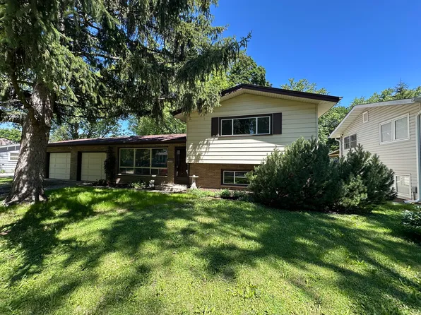 641 Clover Rd, Wauconda, IL 60084