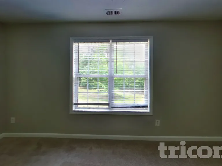 585 Chastleton Dr — Photo 14