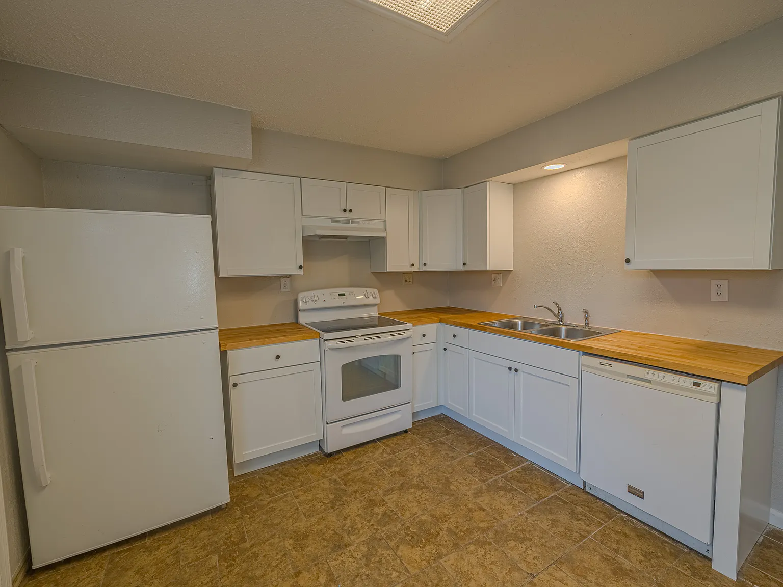3 bed, 1.5 bath, 1216 sqft, $1,650 — Photo 2