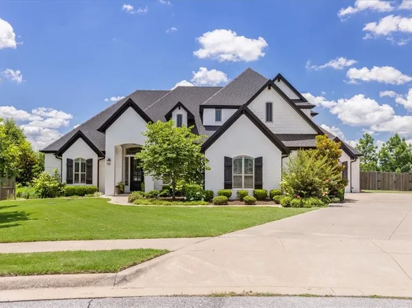 1200 Birkshire Cir, Cave Springs, AR 72718