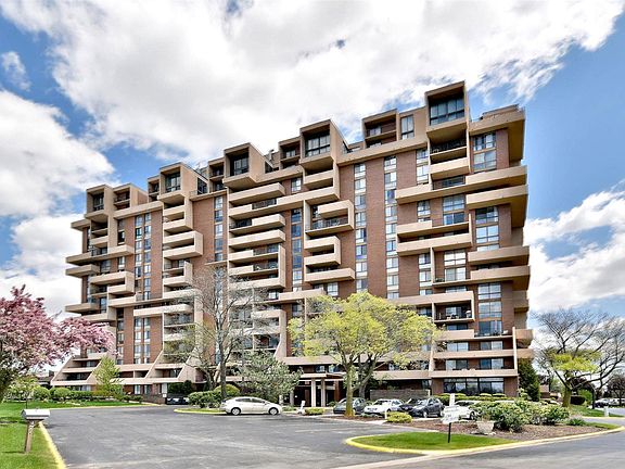 2nd image of 465 W Dominion Dr Unit 703