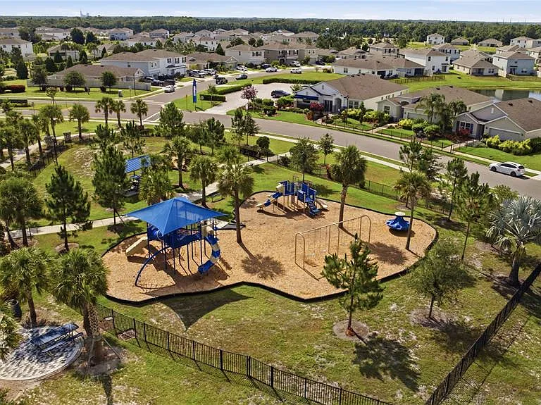 10622 Eustis Dr — Photo 43