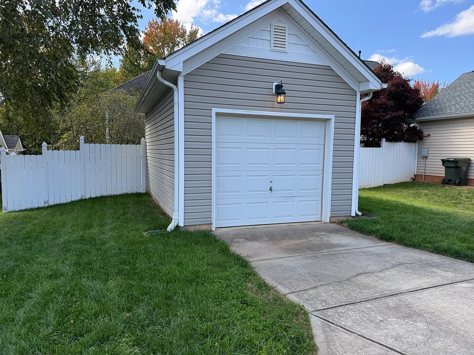 3 bed, 2.5 bath, 1320 sqft, $2,100 — Photo 3