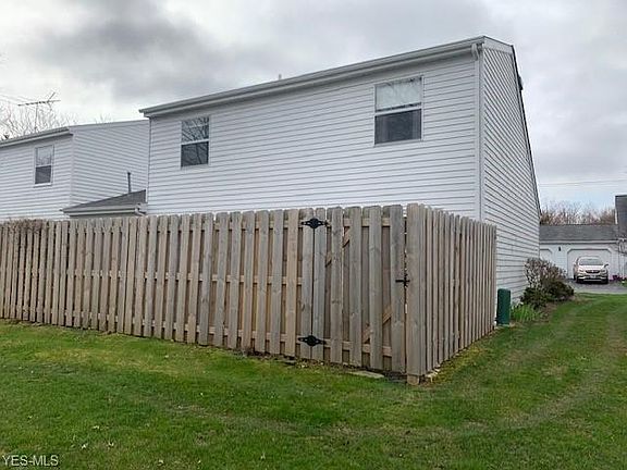 3rd image of 8763 E Brook Cres