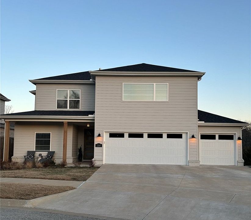 1st image of 2205 E Absolute St