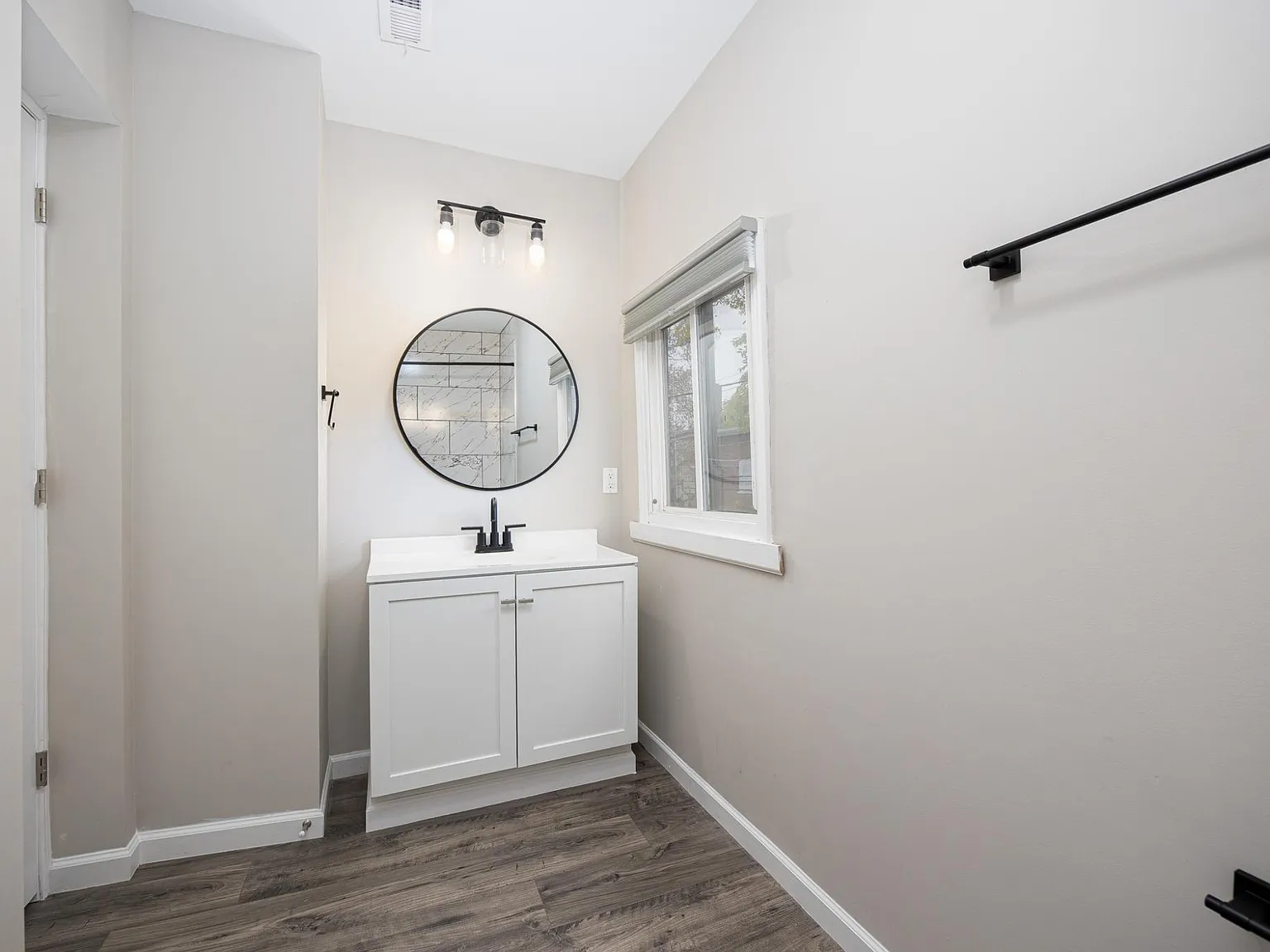 2 bed, 1100 sqft, $1,600 — Photo 4
