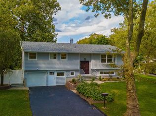 2 Cedar Crest Dr, Dix Hills, NY 11746