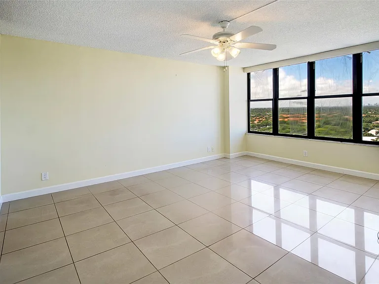 2500 Parkview Dr #1710 — Photo 13