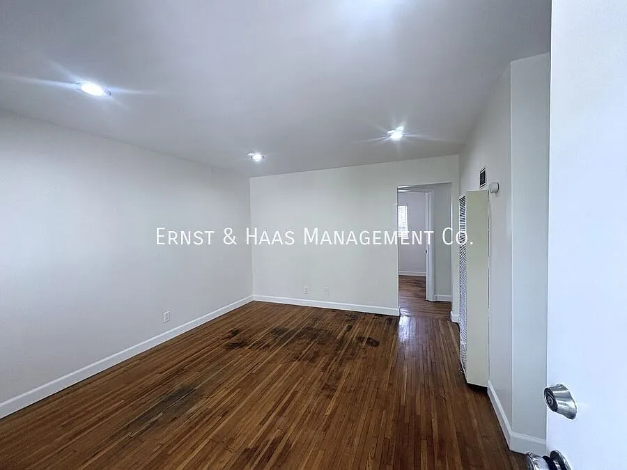 Charming Upper-Level Corner Apartment Featuring Beautiful Hardwood Floors! — Photo 3