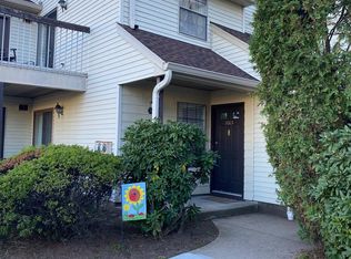 2003 Woodbridge Comns Way, Iselin, NJ 08830