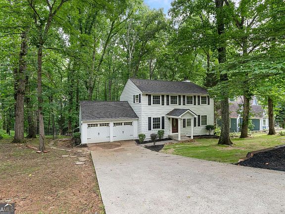 2nd image of 1700 Ellenwood Dr NE