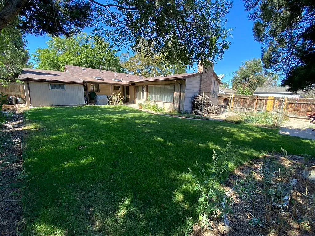 1020 Uvalda St — Photo 2