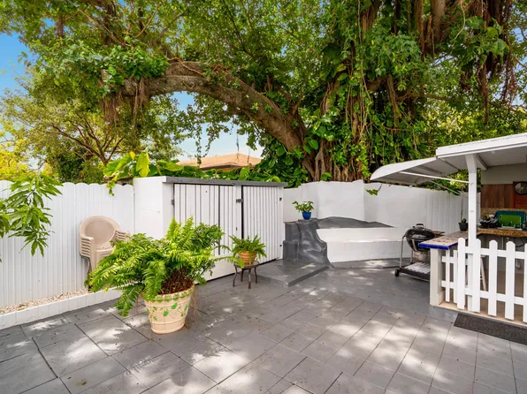 1864 NW 27th St #D, Miami, FL 33142