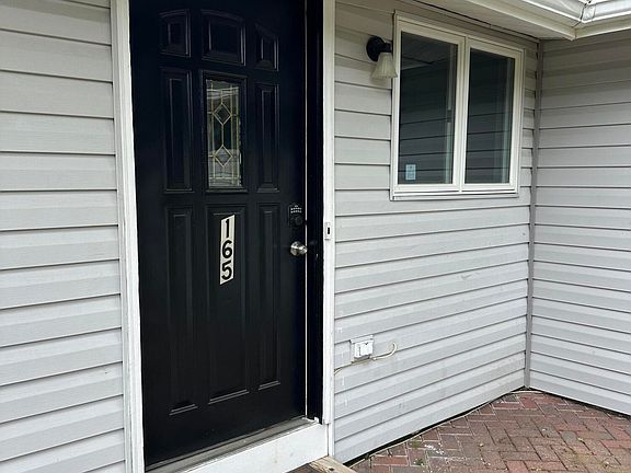 4th image of 164 Everett Rd #165