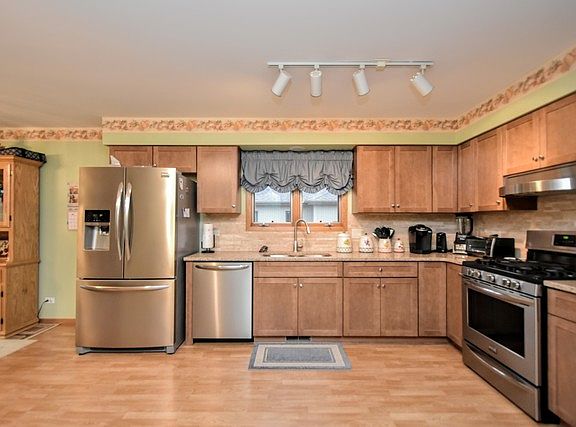 4th image of 83 White Pine Ln