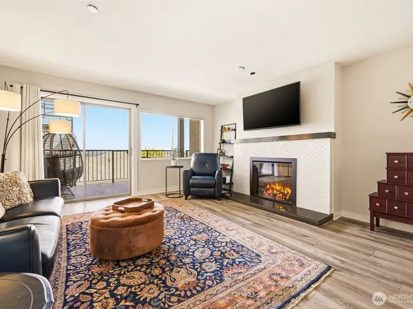1902 Bridgeport Way W #105, University Place, WA 98466
