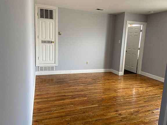 4th image of 1601 Wallace St