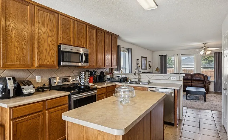 1609 Brandon Dr — Photo 2