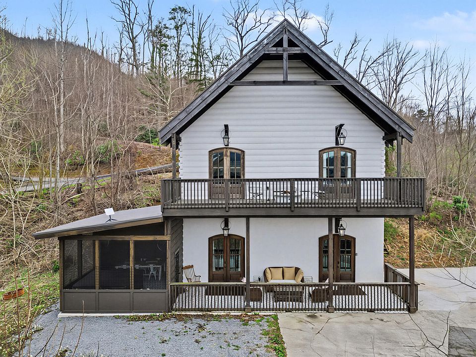 1st image of 225 Chimney Tops Way