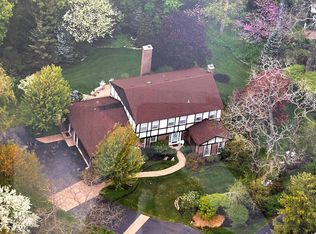 472 E Westleigh Rd, Lake Forest, IL 60045
