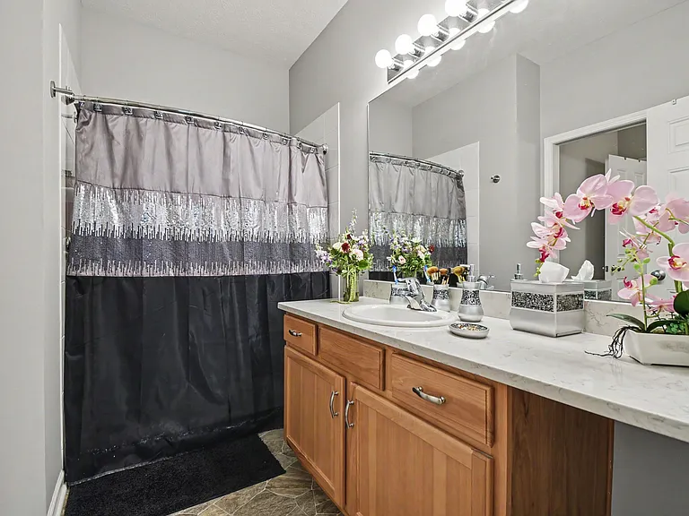 660 Braeside Dr SE — Photo 11