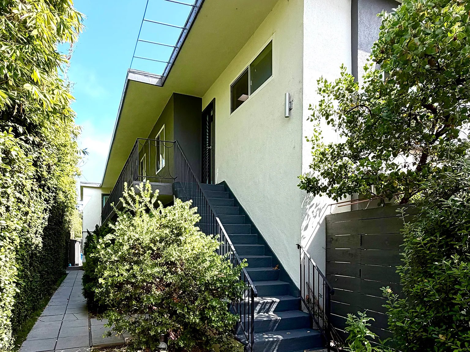 2 bed, 800 sqft, $3,800 — Photo 1
