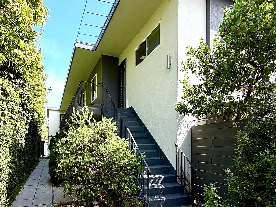 618 Westminster Ave #2